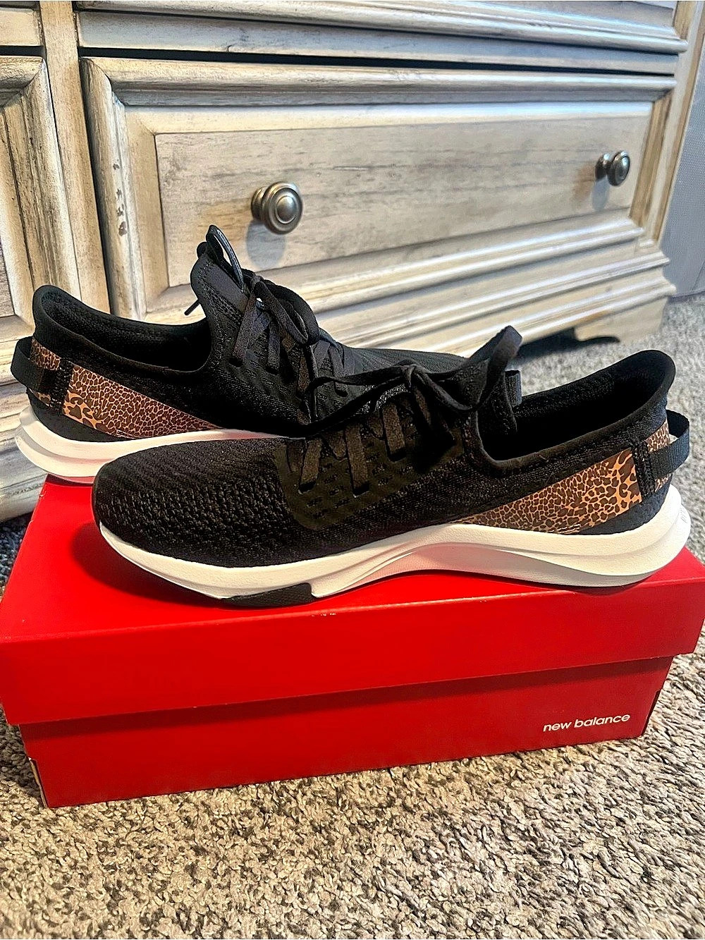 New Balance DynaSoft Nergize Sport V2 Women's Black & White US 8 Like New